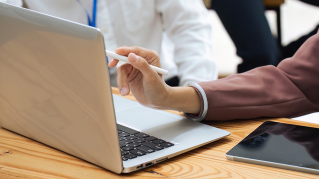 hand pointing to laptop screen